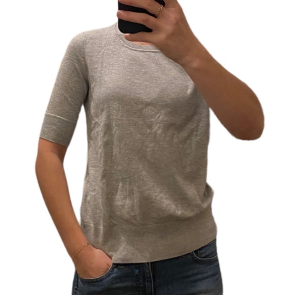 GAP sweater top in perfect condition. Size Xs.